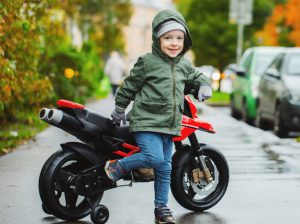 niños en motosharing